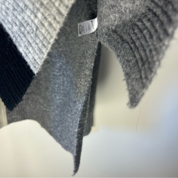 Athleta color block turtle neck sweater side slits high low straight hem Sz Med - Picture 7 of 12